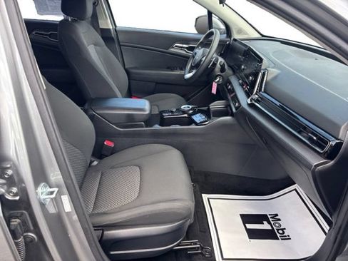 Used 2023 Kia Sportage LX AWD/4WD image 11