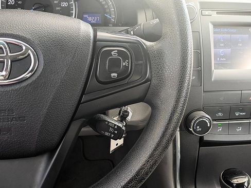 Used 2015 Toyota Camry LE image 17