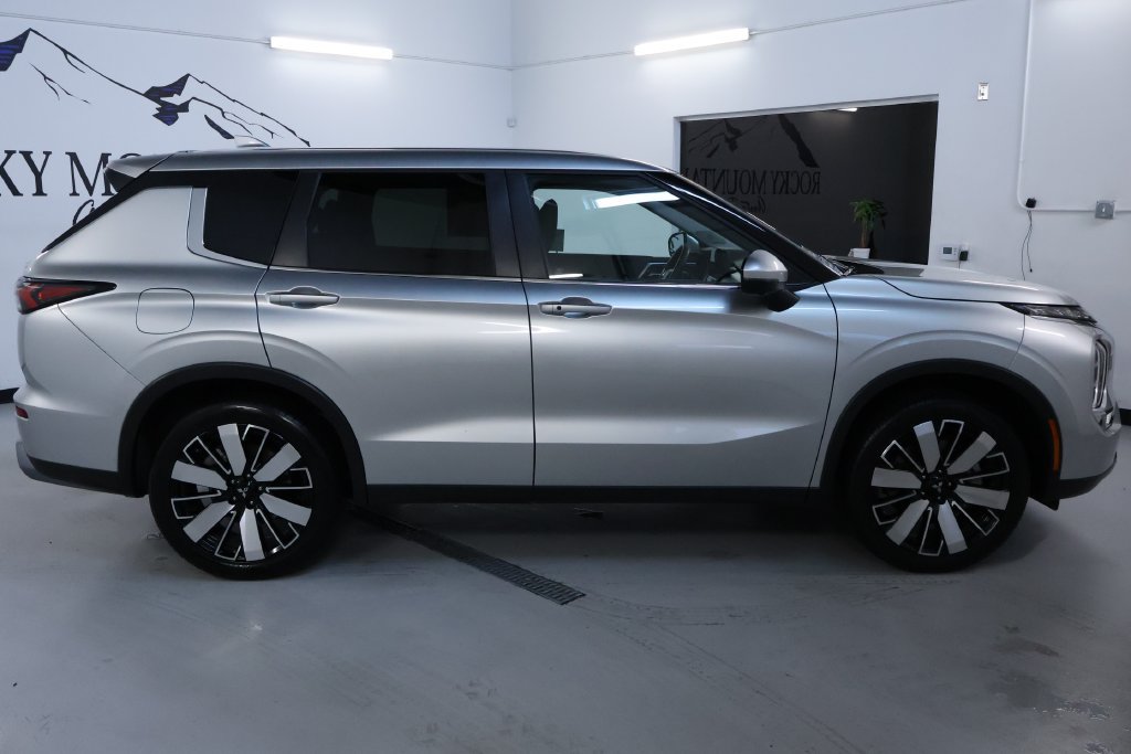 Used 2025 Mitsubishi Outlander SE AWD/4WD image 8