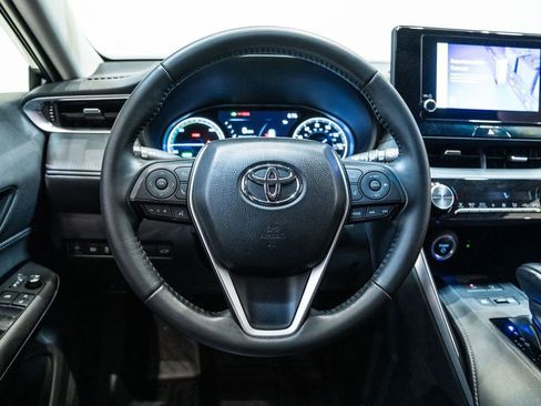 Used 2024 Toyota Venza LE image 16