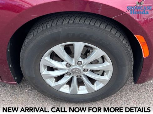 Used 2019 Chrysler Pacifica Touring-L FWD image 7
