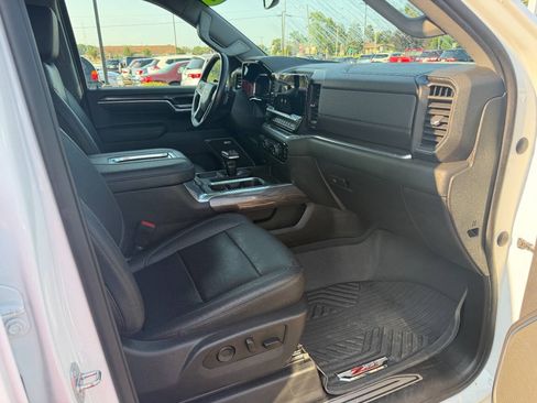 Used 2022 Chevrolet Silverado 1500 LTZ AWD/4WD image 14