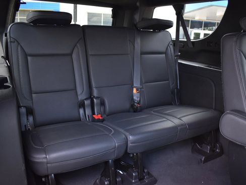 Used 2024 GMC Yukon XL Denali AWD/4WD image 16