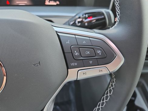 New 2025 Volkswagen Tiguan SE image 21