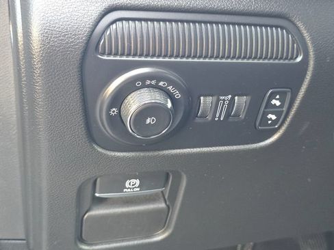 Used 2024 Jeep Wagoneer L Series II w/ Flexible Seating Group RWD image 16