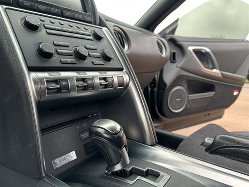 Used 2010 Nissan GT-R Premium image 30