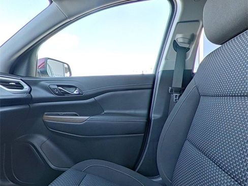 Used 2023 GMC Acadia SLE image 25