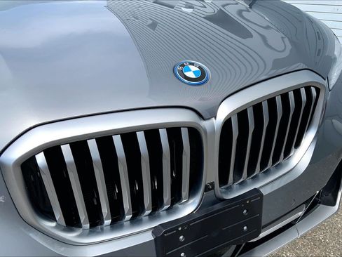 Used 2024 BMW X5 xDrive50e w/ Premium Package AWD/4WD image 31