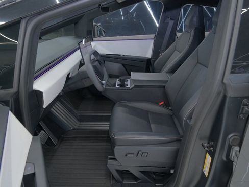 Used 2024 Tesla Cybertruck AWD Crew Cab image 32