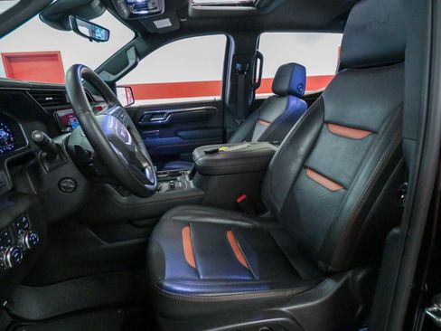 Used 2025 GMC Sierra 1500 AT4 w/ Technology Package AWD/4WD image 11