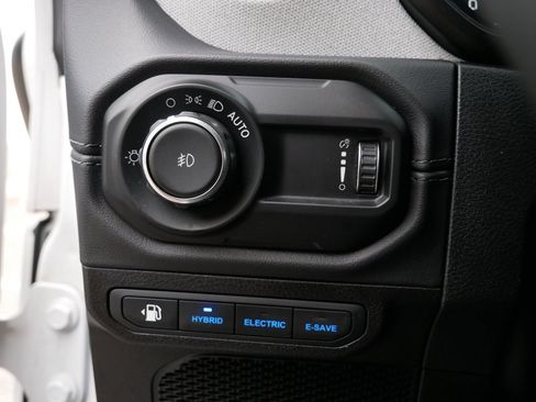 Used 2024 Jeep Wrangler Unlimited Sahara AWD/4WD image 15