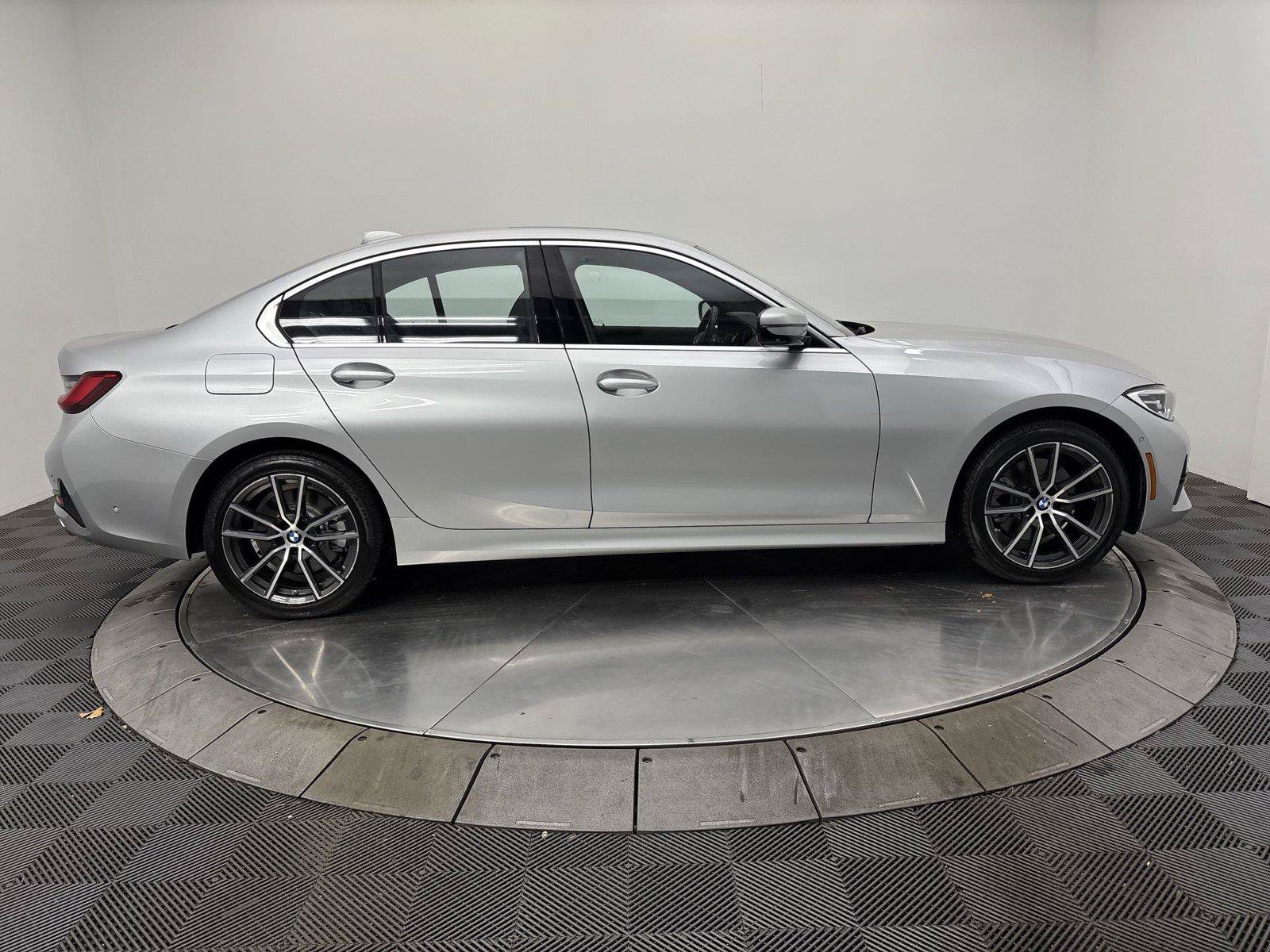 Used 2019 BMW 330i xDrive Sedan w/ Convenience Package AWD/4WD image 17