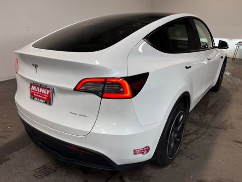 Used 2024 Tesla Model Y Long Range AWD/4WD image 3