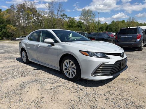 Used 2024 Toyota Camry LE w/ Convenience Package image 7