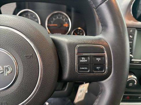 Used 2014 Jeep Compass Latitude w/ Sun/Sound Group image 12