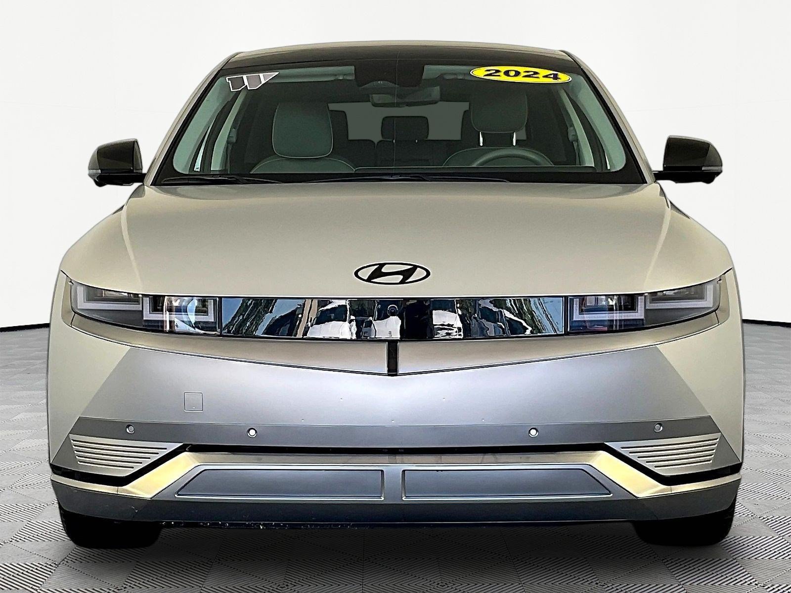 Used 2024 Hyundai Ioniq 5 Limited AWD/4WD image 2