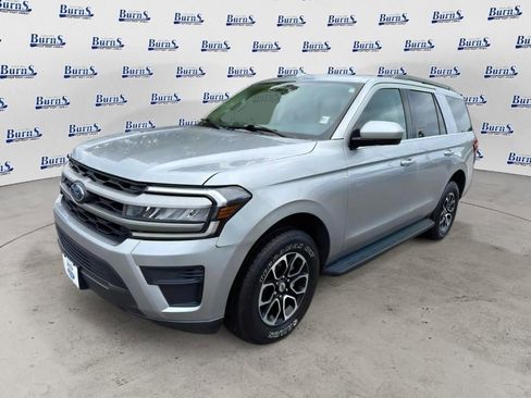 Used 2024 Ford Expedition XLT AWD/4WD image 4