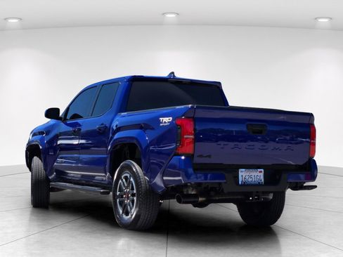 Used 2025 Toyota Tacoma TRD Sport AWD/4WD image 4