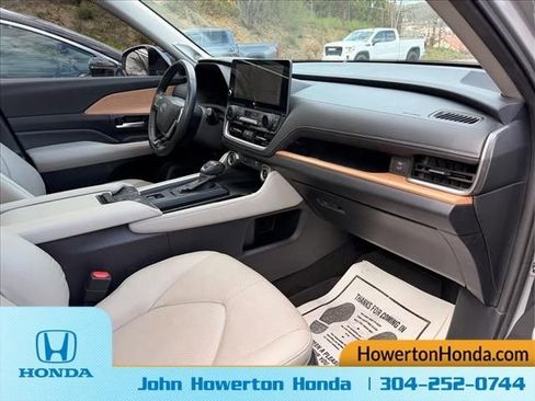 Used 2024 Toyota Grand Highlander Limited AWD/4WD image 9