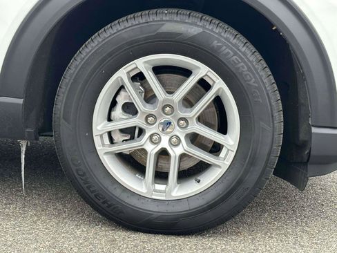 Certified 2025 Ford Explorer Active image 9