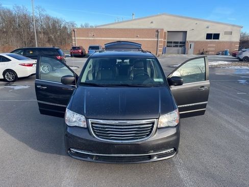 Used 2016 Chrysler Town & Country Touring w/ Driver Convenience Group image 25