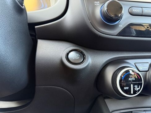 New 2025 Hyundai Venue Limited image 17