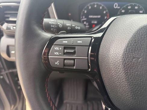 Used 2025 Honda Pilot Black Edition image 23