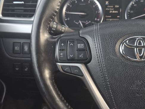 Used 2017 Toyota Highlander Limited Platinum image 15