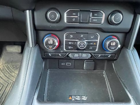 Used 2024 Chevrolet Tahoe Z71 w/ Luxury Package AWD/4WD image 34