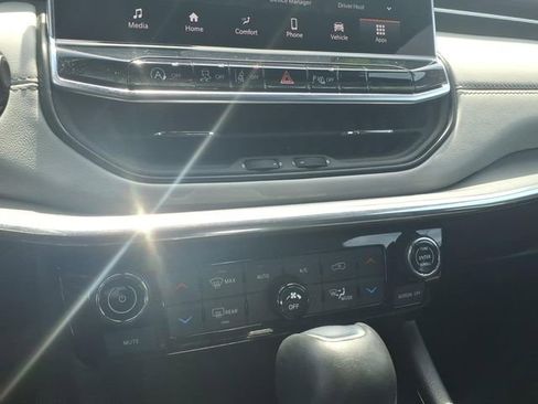 Used 2023 Jeep Compass Limited w/ Elite Group AWD/4WD image 16