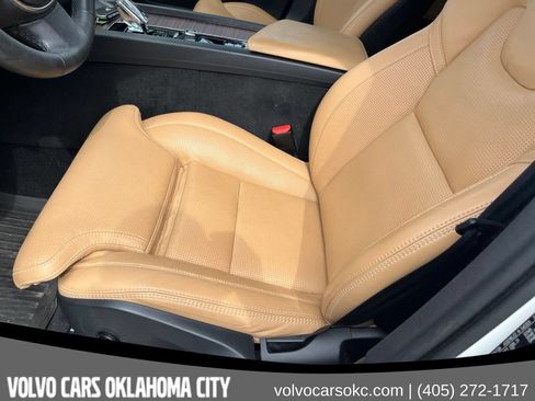 Certified 2024 Volvo XC60 B5 Ultimate w/ Protection Package Premier AWD/4WD image 10