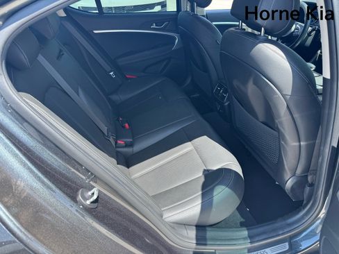 Used 2022 Genesis G70 2.0T AWD/4WD image 28