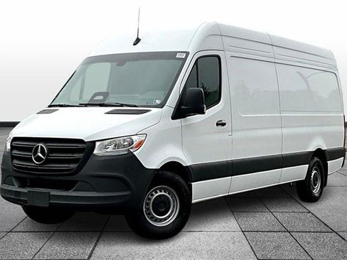 Used 2025 Mercedes-Benz Sprinter 2500 image 4