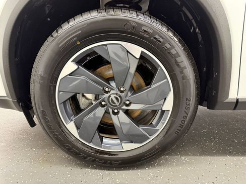 Used 2025 Nissan Rogue SV AWD/4WD image 19