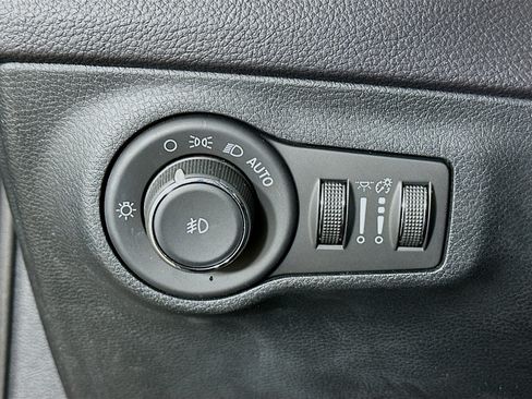 Used 2018 Jeep Compass Trailhawk w/ Navigation Group AWD/4WD image 17