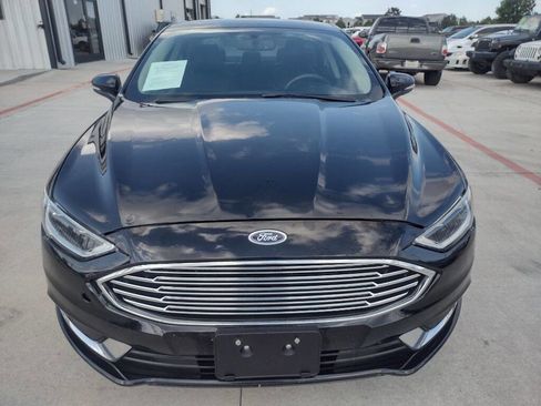Used 2018 Ford Fusion SE w/ Fusion SE Technology Package image 4