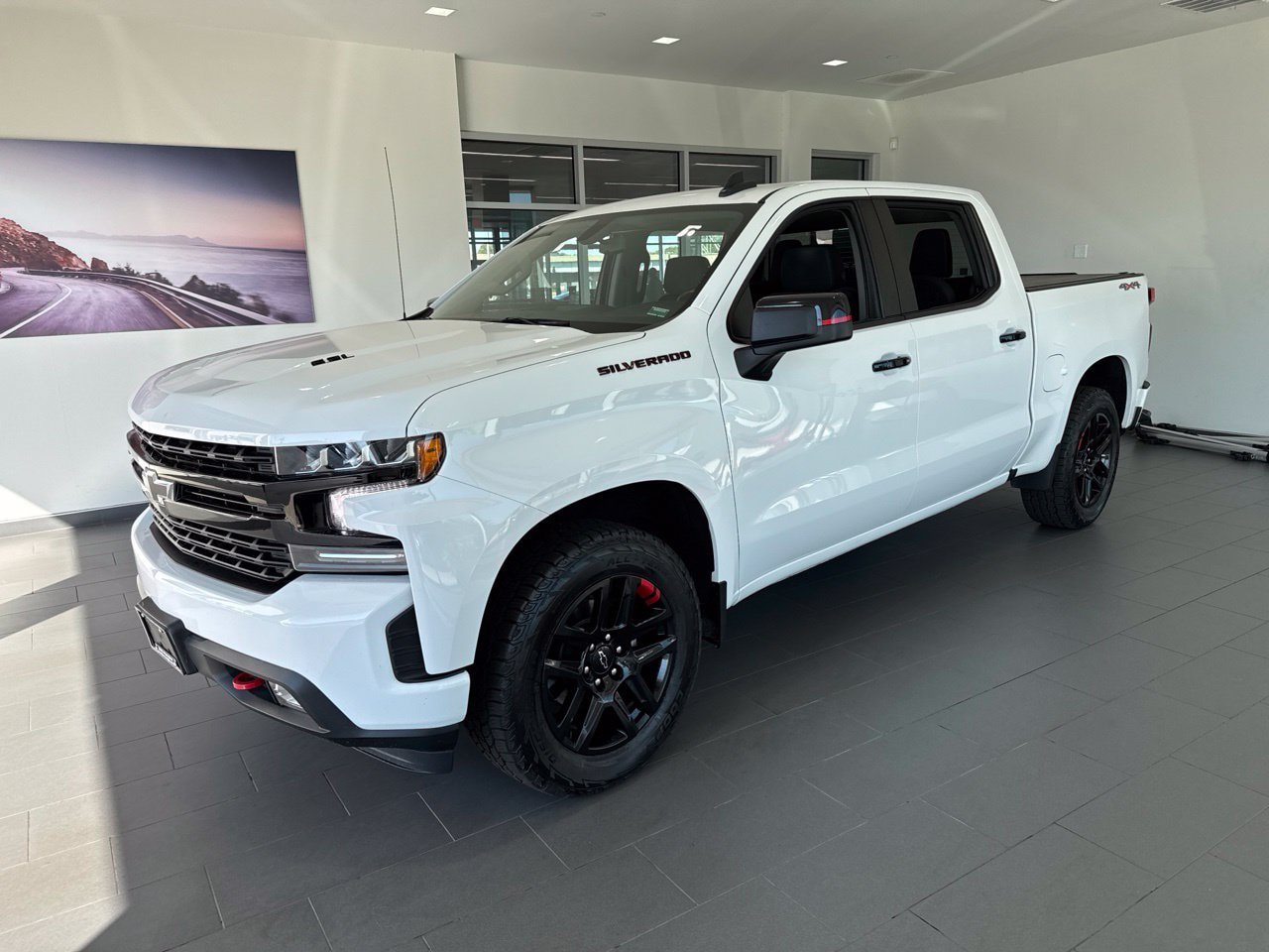 Used 2022 Chevrolet Silverado 1500 RST w/ Redline Edition AWD/4WD image 4