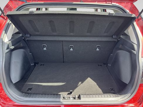 Used 2025 Hyundai Venue SEL FWD image 9