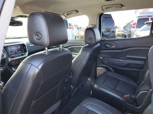 Used 2022 GMC Acadia SLT w/ Elevation Edition image 9