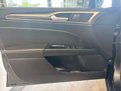 Used 2016 Ford Fusion SE w/ Equipment Group 202A AWD/4WD image 22