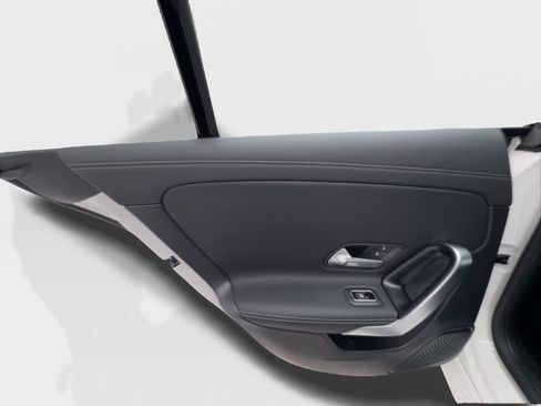 Used 2025 Mercedes-Benz CLA 250 4MATIC image 25