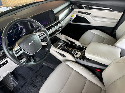 Certified 2025 Kia Telluride S FWD image 12