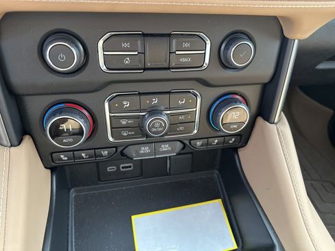 Used 2024 Chevrolet Tahoe Premier AWD/4WD image 8