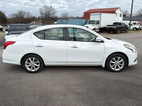 Used 2017 Nissan Versa SL FWD image 3