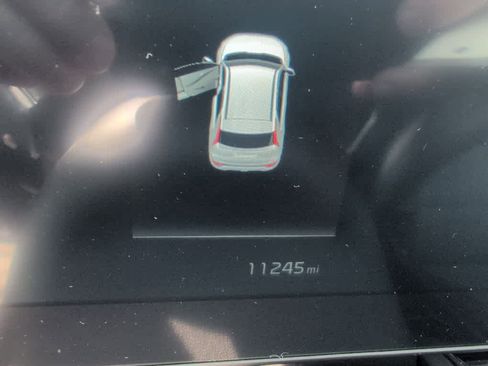 Used 2024 Kia Niro EX image 9