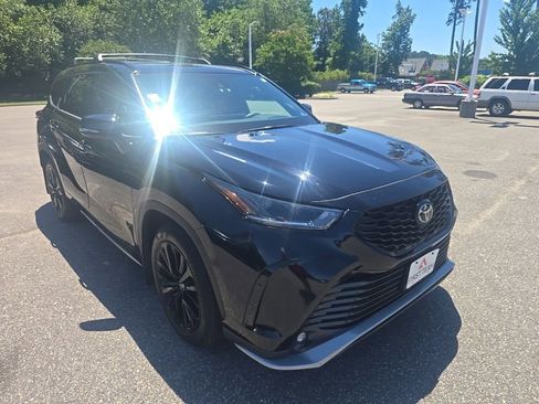 Used 2024 Toyota Highlander XSE AWD/4WD image 3