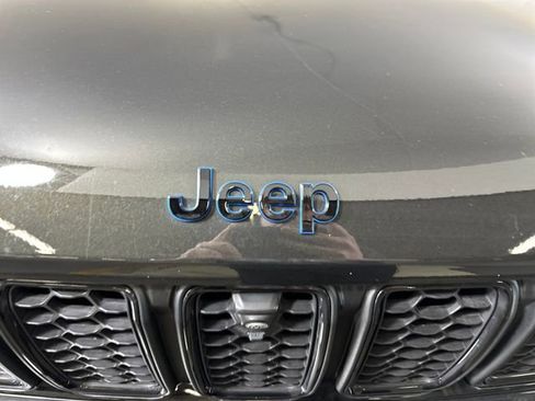 Used 2023 Jeep Grand Cherokee 30th Anniversary image 9
