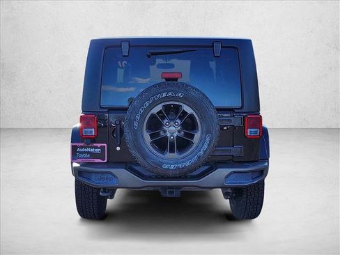 Used 2017 Jeep Wrangler Sahara AWD/4WD image 7