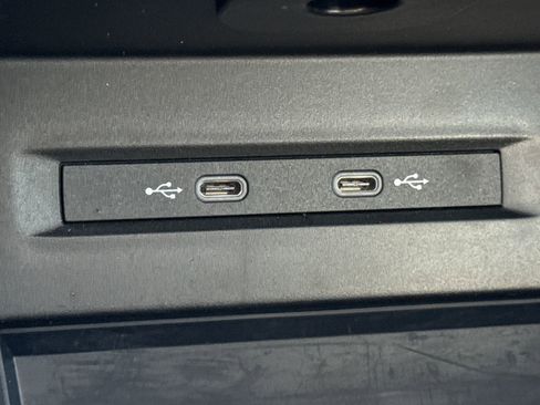 Certified 2025 Volkswagen Taos SE image 18