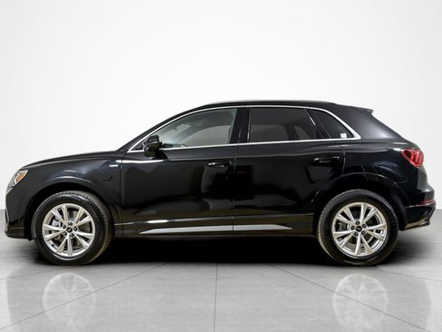 Used 2023 Audi Q3 2.0T Premium w/ Convenience Package AWD/4WD image 2